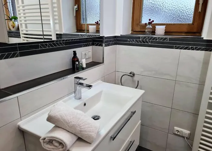 Seenahe Gartenwohnung In Schondorf *