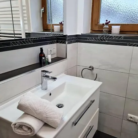 Seenahe Gartenwohnung In Schondorf *